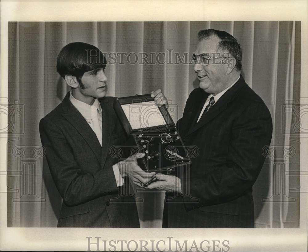 1971 Press Photo Chicago-Mike Junot &amp; C.V. Roseberry-50th National 4-H Congress-Historic Images