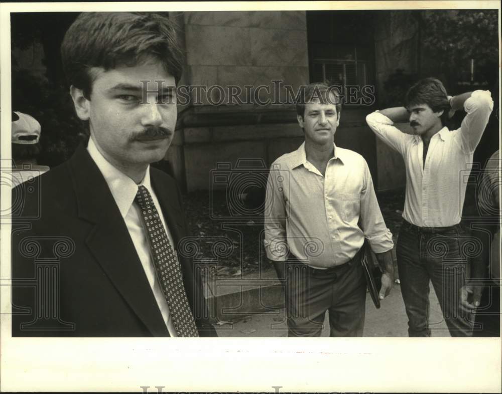 1987 Press Photo Ivo Jurisich and Nikola Lupis with lawyer Peter Thomson - Historic Images