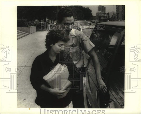 1987 Press Photo Ivonne Jurisich lead through the lobby of Civil Court House - Historic Images