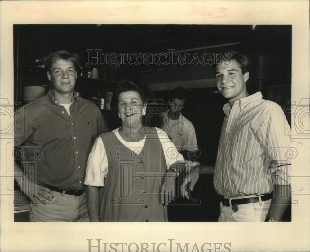 1991 Press Photo Family &amp; guests at the Adele Schoenfeld Debutante Party - Historic Images