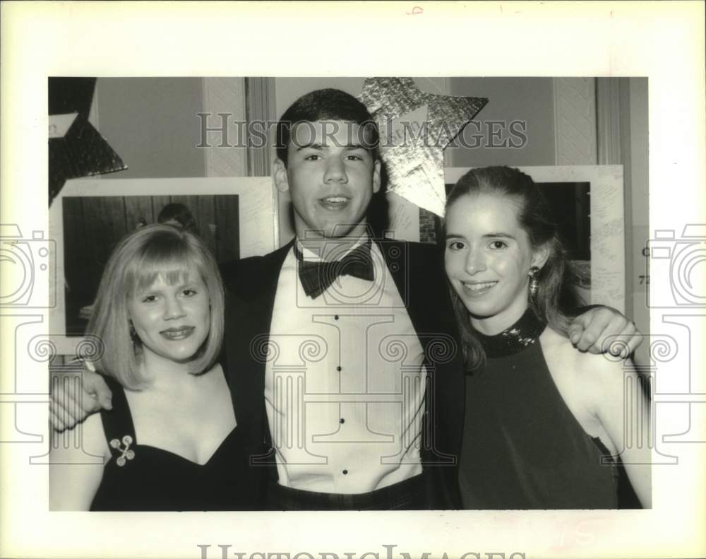 1994 Press Photo Katie Lind, Michael Schmidt, Courtney Ilgenfritz-Sweet 16 Party - Historic Images