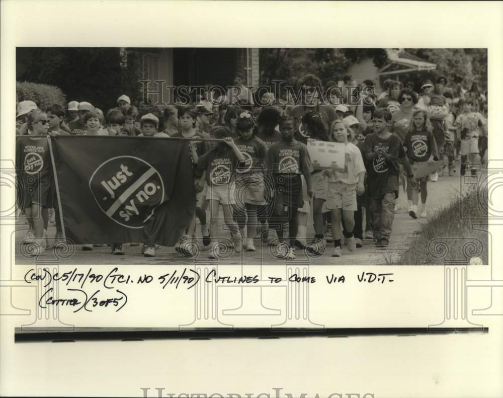 1990 Press Photo Elementary School students at &quot;Just Say No&quot; protest - Historic Images