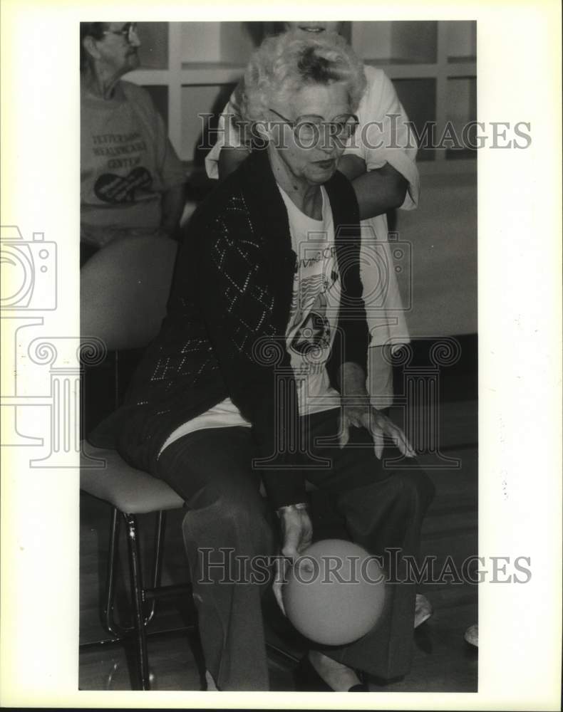 1990 Press Photo Alberta Milto, Basketball Toss at annual Jr.-Sr. Olympic Games - Historic Images