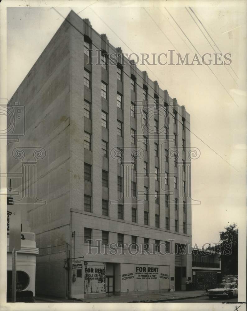 1963 Lowich Building converted to Junior University of New Orleans - Historic Images