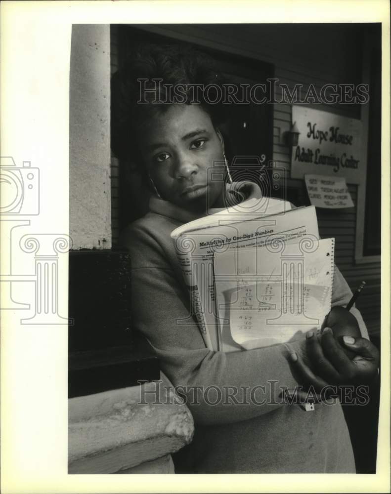 1989 Press Photo Geraldine Dixon at Hope House Adult Learning Center - Historic Images