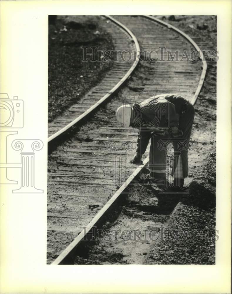 1989 Press Photo Ben Anderson, member of Illinois Central railroad&#39;s mobile crew - Historic Images