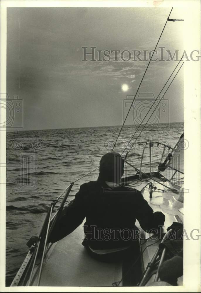 1987 Press Photo Paul Jurich shown on a boat - Historic Images