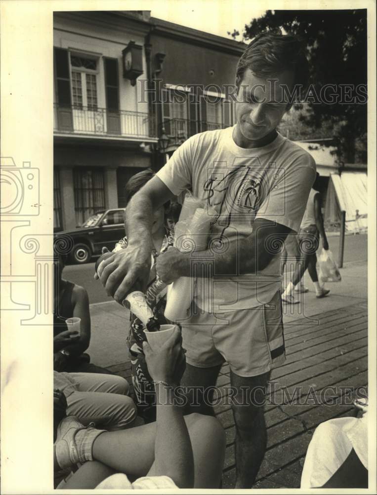 1987 Press Photo Oysterman Ivo Jurisich celebrates after obtaining oyster leases - Historic Images