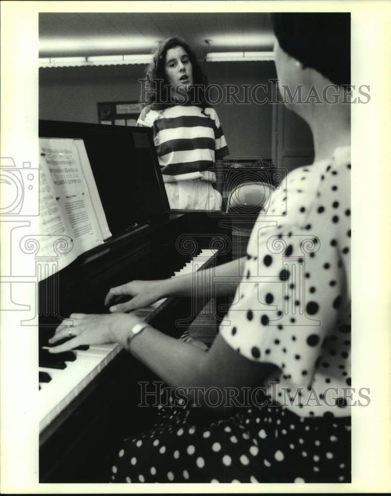 1990 Press Photo Michelle Colburn at tryouts by Jefferson Performing Society - Historic Images