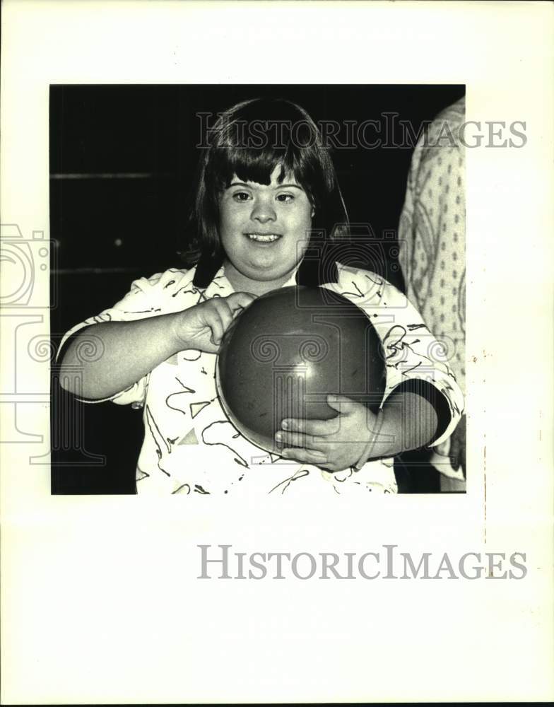 1987 Press Photo Angela Hall, Special Kids Bowling at Don Carter Bowling Lanes - Historic Images