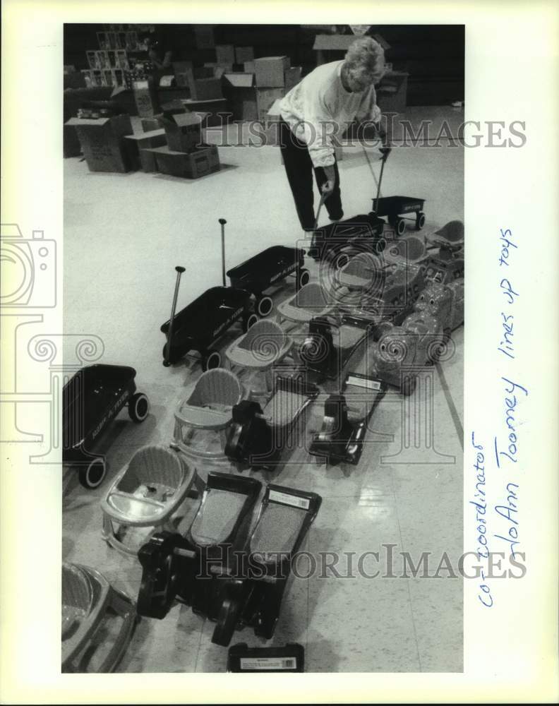 1990 Press Photo JoAnn Toomey of Jefferson Parish West Bank&#39;s Doll &amp; Toy Fund - Historic Images