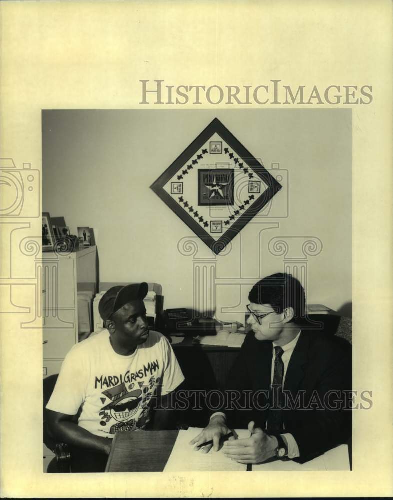 1994 Press Photo Free divorce workshop at Louisiana Bar office on St Charles Ave - Historic Images