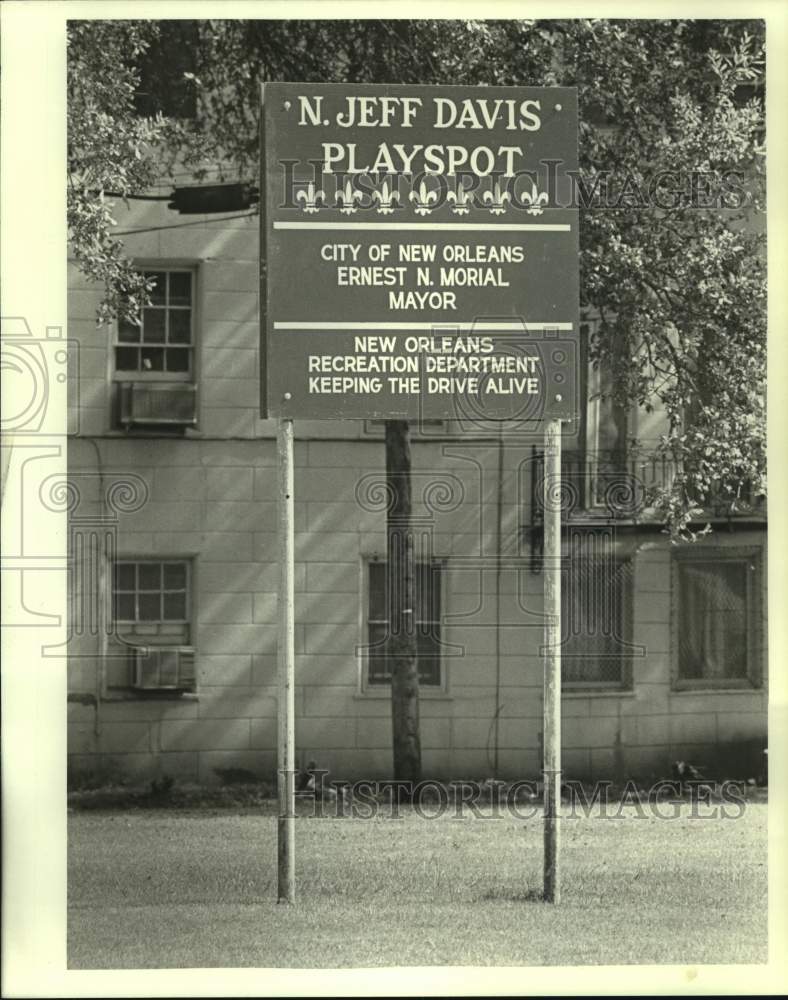 1984 Press Photo &quot;Keeping the Drive Alive&quot; New sign on Jeff Davis - nob43277 - Historic Images