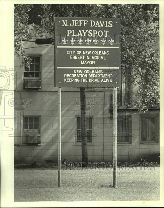 1984 Press Photo "Keeping the Drive Alive" New sign on Jeff Davis - nob43277 - Historic Images