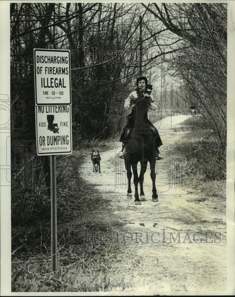 1978 Press Photo No shooting signs on the Jefferson Parish batture - nob43350 - Historic Images