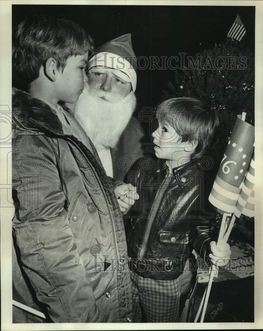 1976 Press Photo Adam and Brent Nazuin at Jefferson Parish Doll & Toy - Historic Images