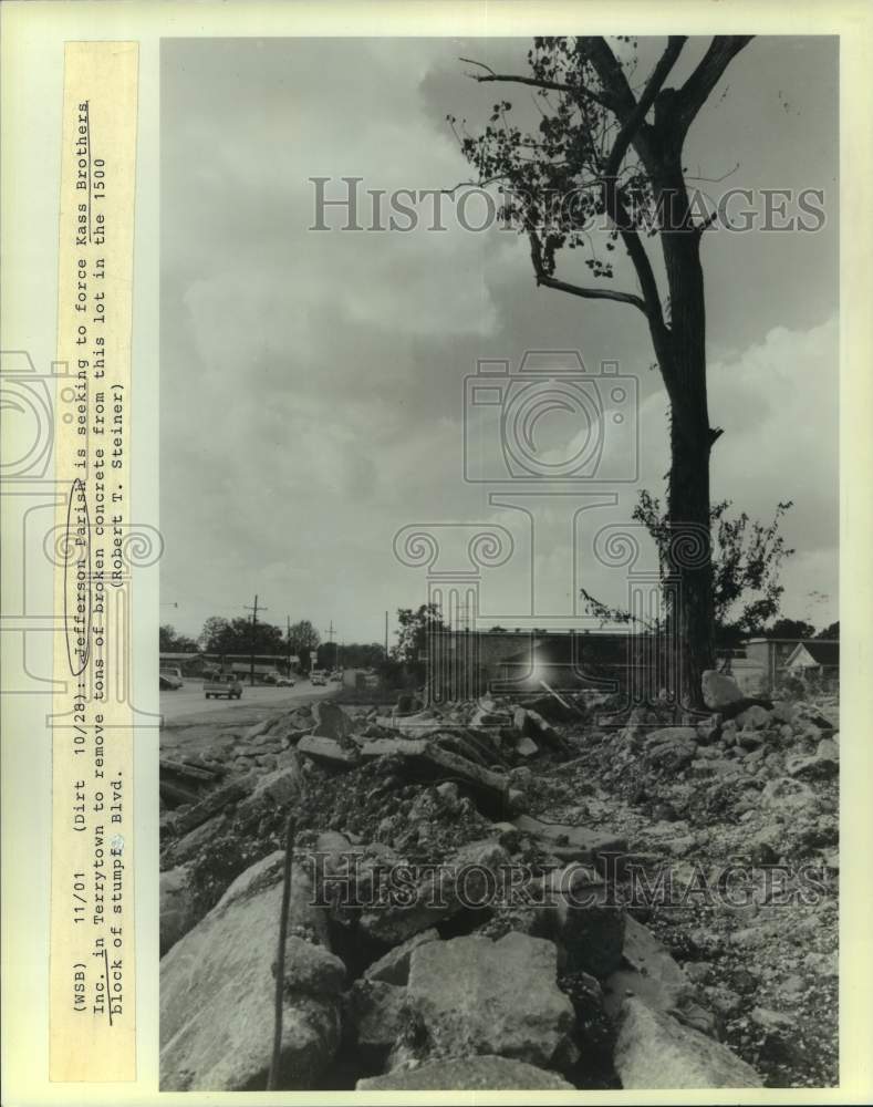 1988 Press Photo Broken concrete on a lot owned by Kass Brothers Incorporated - Historic Images