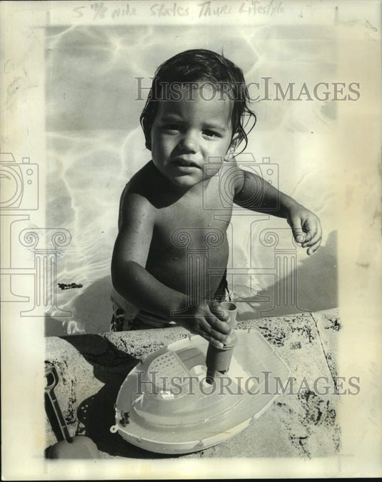 Press Photo Toddler having a blast in the community wading pool - Historic Images