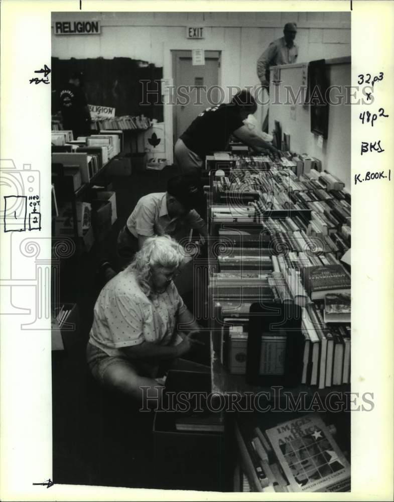 1993 Press Photo Jefferson Parish Library book sale at Clearview Shopping Center - Historic Images
