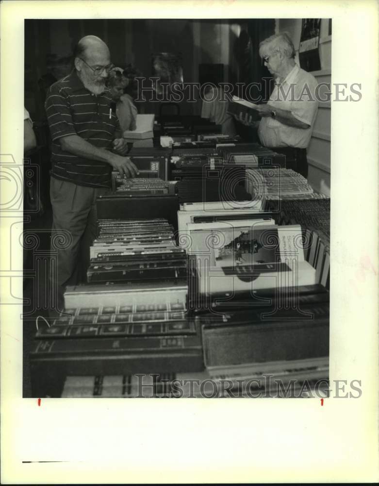 1989 Press Photo  Friends of the Jefferson Parish Library Book Sale- Old Metaire - Historic Images