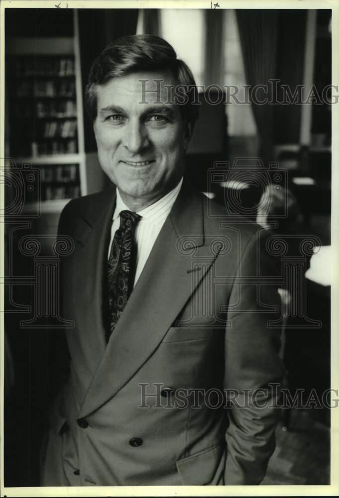 1992 Press Photo James Hoge is new editor of &quot;Foreign Affairs&quot; - Historic Images