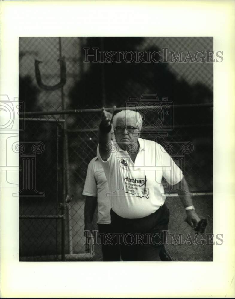 1993 Press Photo Association president Bob Hogan in Harahan Horseshoe Tournament - Historic Images