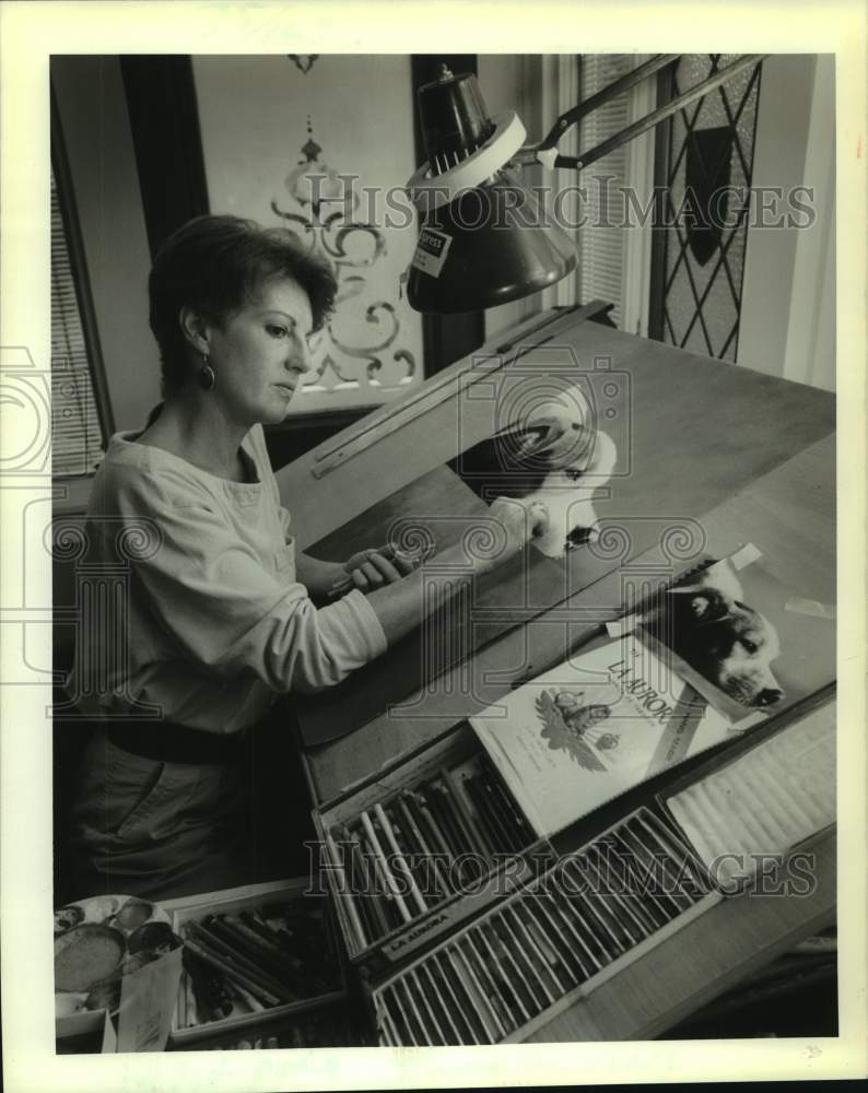 1988 Press Photo Artist Robin Hogg works on portrait of family pet at home - Historic Images