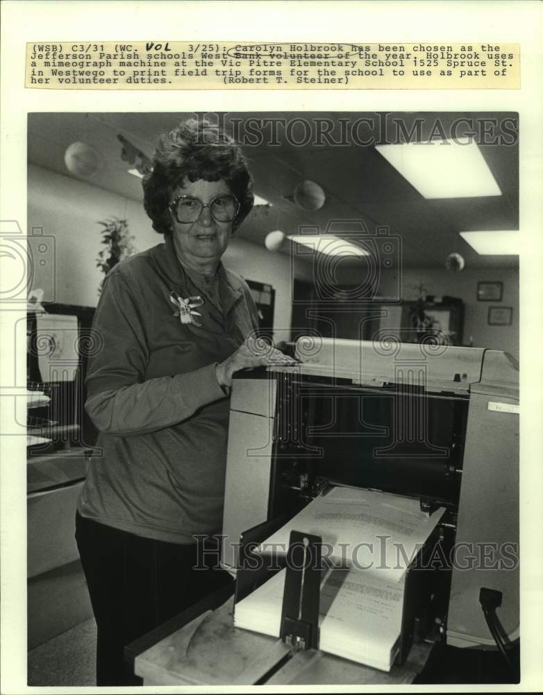 1988 Press Photo Carolyn Holbrook, Jefferson Parish schools West Bank volunteer - Historic Images