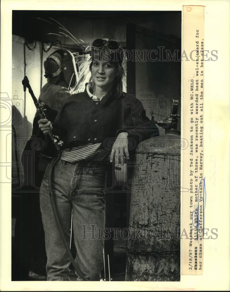 1987 Press Photo Allie White, awarded best welder at Jefferson Vo-Tech in Harvey - Historic Images