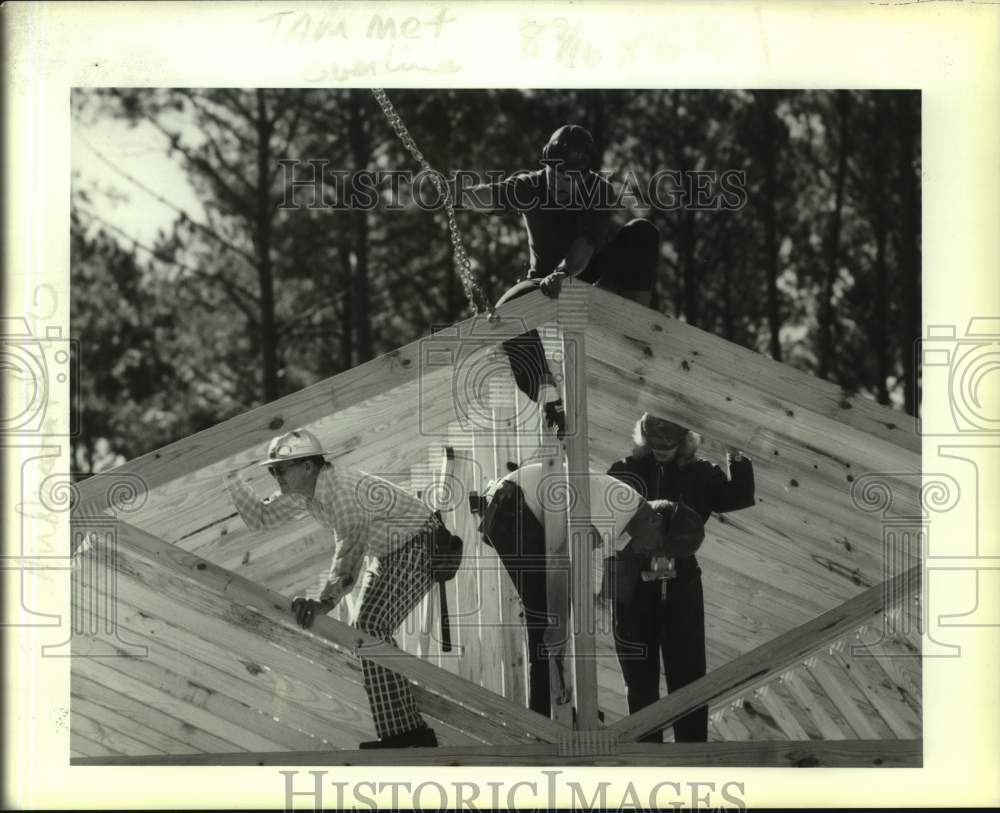 1988 Press Photo Construction of Jehovah&#39;s Witnesses Kingdom Hall in Lacombe - Historic Images