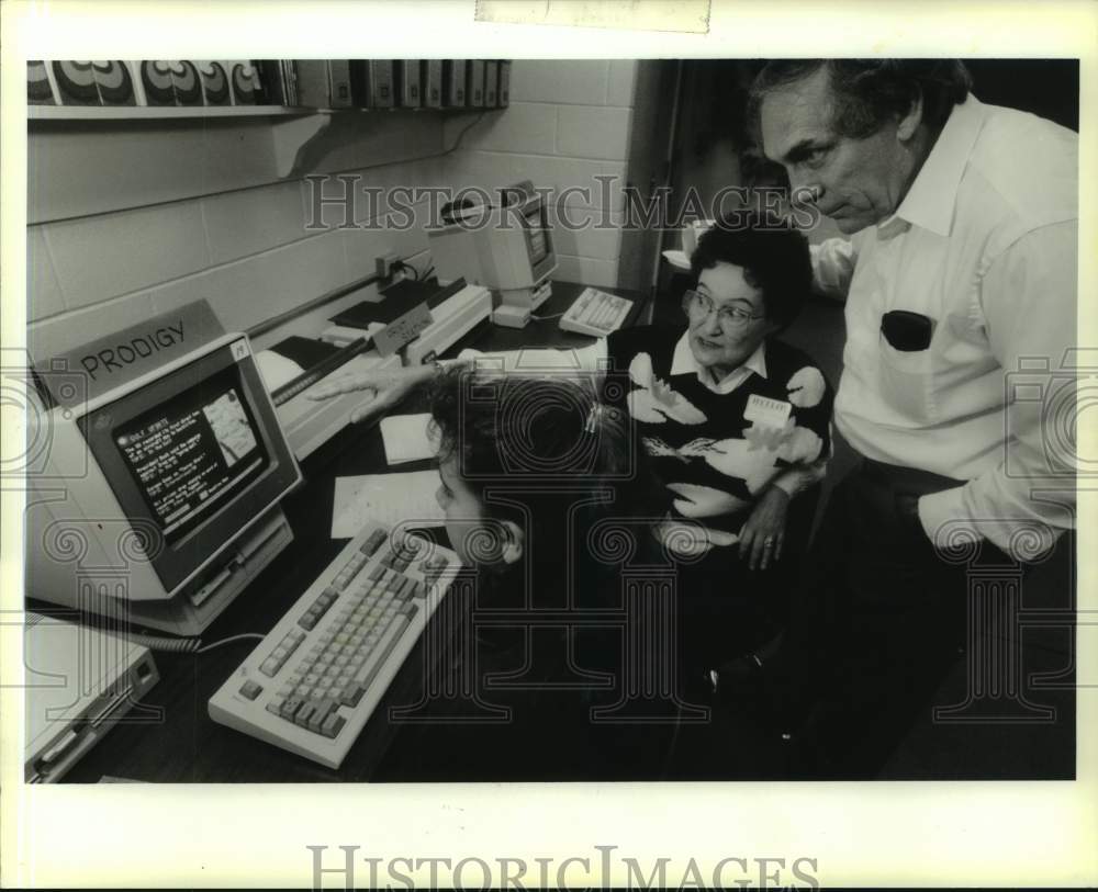 1991 Press Photo Information on Jefferson Elementary's new computer system - Historic Images