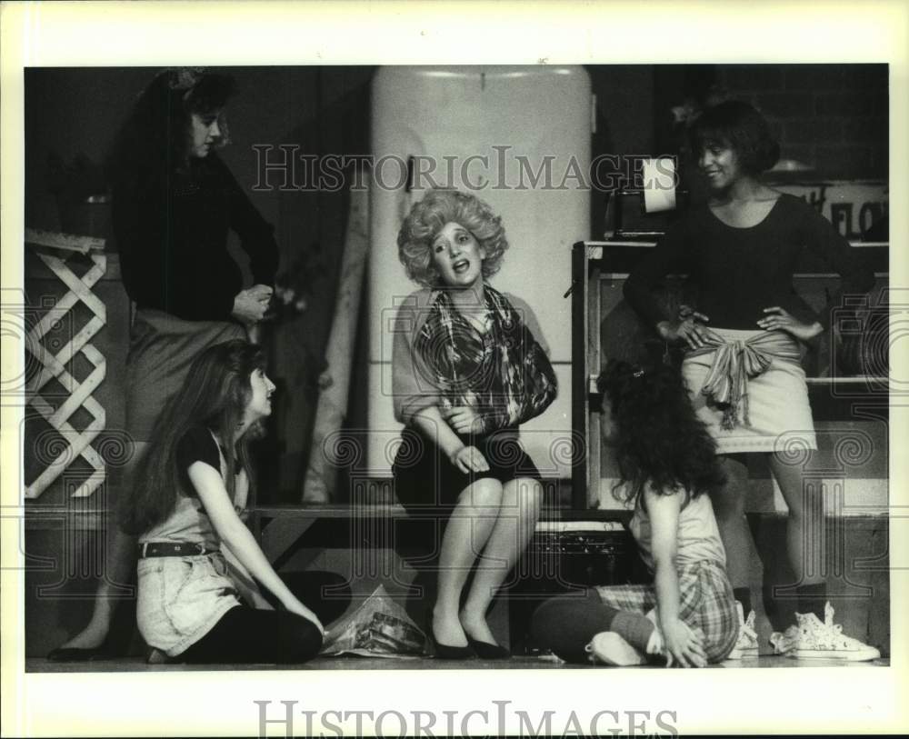 1991 Press Photo &quot;Little Shop of Horrors&quot; play at Jefferson Parks and Recreation - Historic Images