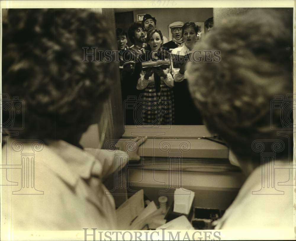 1987 Press Photo Jefferson Singers sing Christmas Carols at Jefferson Medical - Historic Images