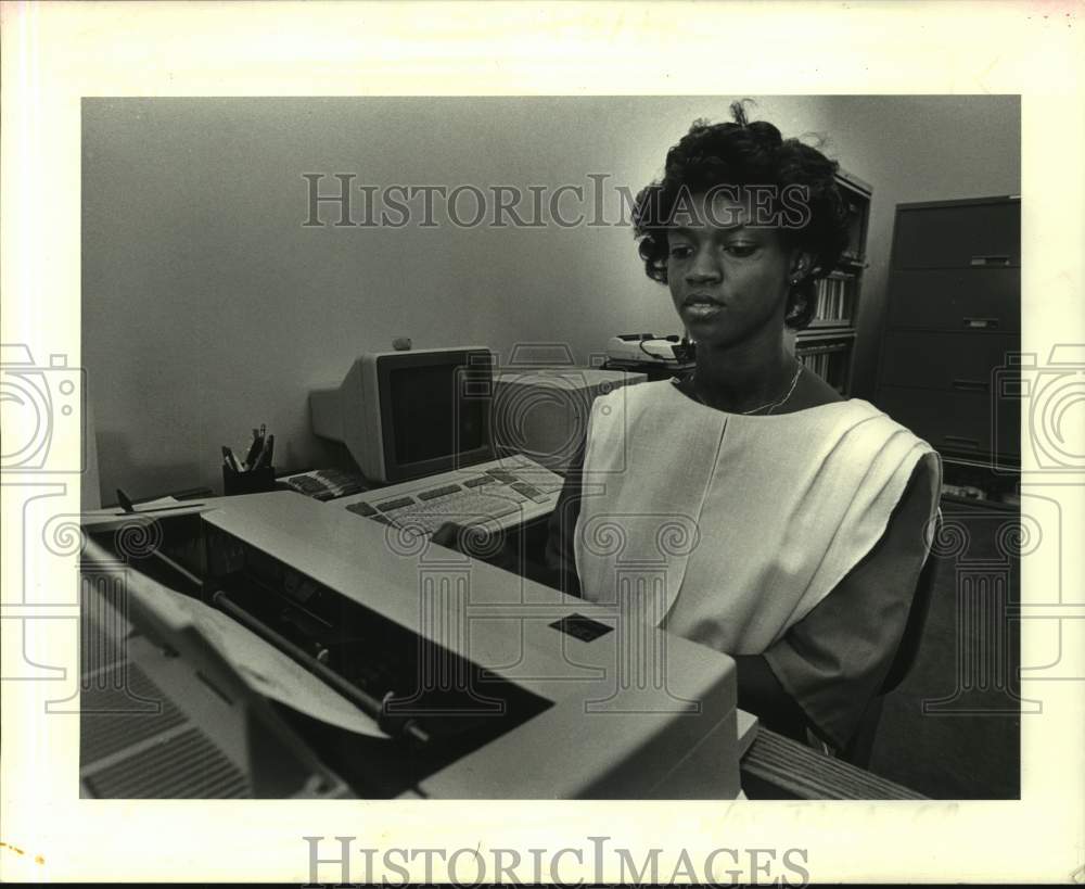 1988 Press Photo Michelle Marshall participating at JTPA Summer Program - Historic Images