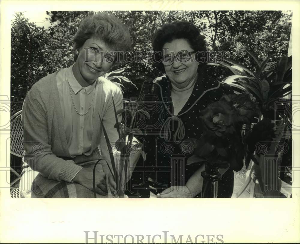 1986 Press Photo Jo Ann Toomy, Anite Currault- Jefferson Parish,  Garden Clubs - Historic Images