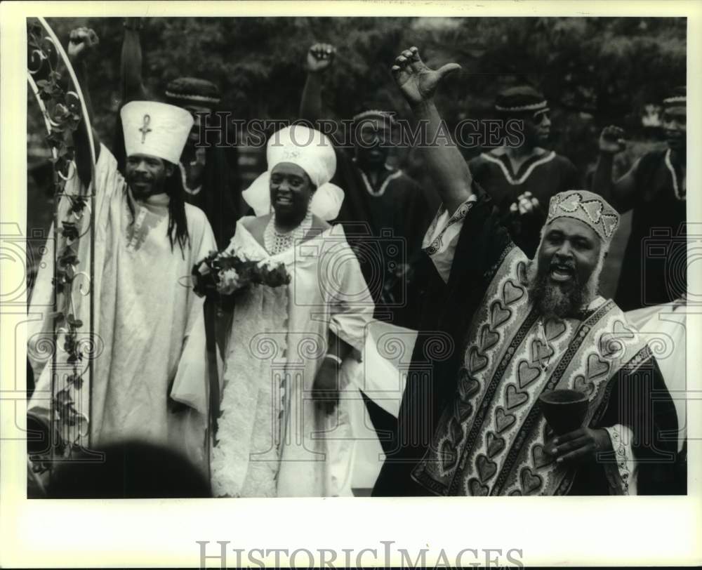 1995 Press Photo Morris Jeff officiating marriage of Michael &amp; Portia Andrew-Historic Images