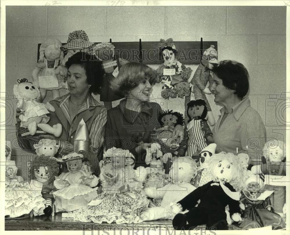 1979 Press Photo Jefferson Parish Extension Homemakers Council with dolls - Historic Images