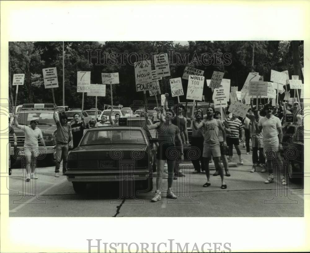 1989 Press Photo Jefferson Parish Firefighters Picket Lines in Elmwood - Historic Images