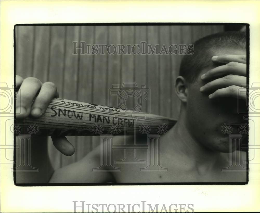 1995 Press Photo Member of Jefferson Parish gang, The Snow Man Crew with a bat - Historic Images