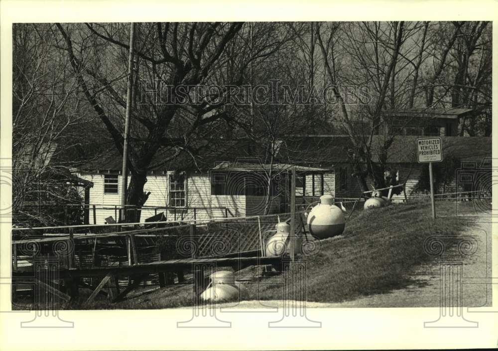 1989 Press Photo Homes along the levee in Jefferson Parish near the Parish line - Historic Images