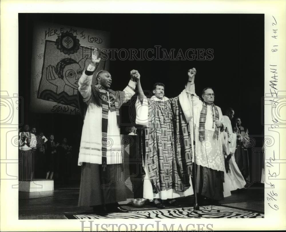 1990 Press Photo Rev. Glenn Jeanmarie and others at Imani Temple Inaugural Mass - Historic Images