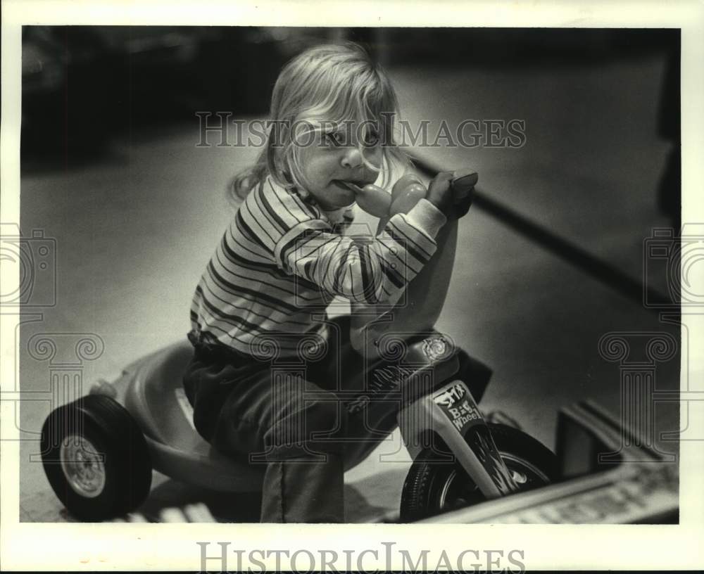 1986 Press Photo Tiffany Montiville at the Jefferson Parish Doll &amp; Toy Fund - Historic Images