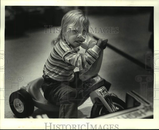1986 Press Photo Tiffany Montiville at the Jefferson Parish Doll & Toy Fund - Historic Images