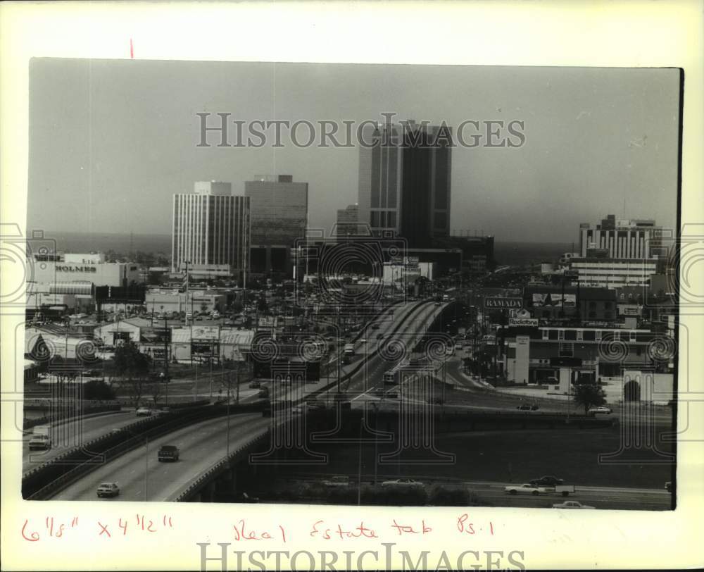 1989 Press Photo An aerial real estate photo of The Causeway corridor. - Historic Images