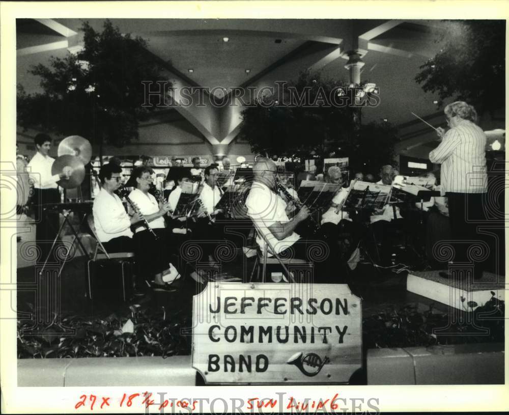 1991 Press Photo The Jefferson Community Band plays at the Belle Promenade Mall - Historic Images