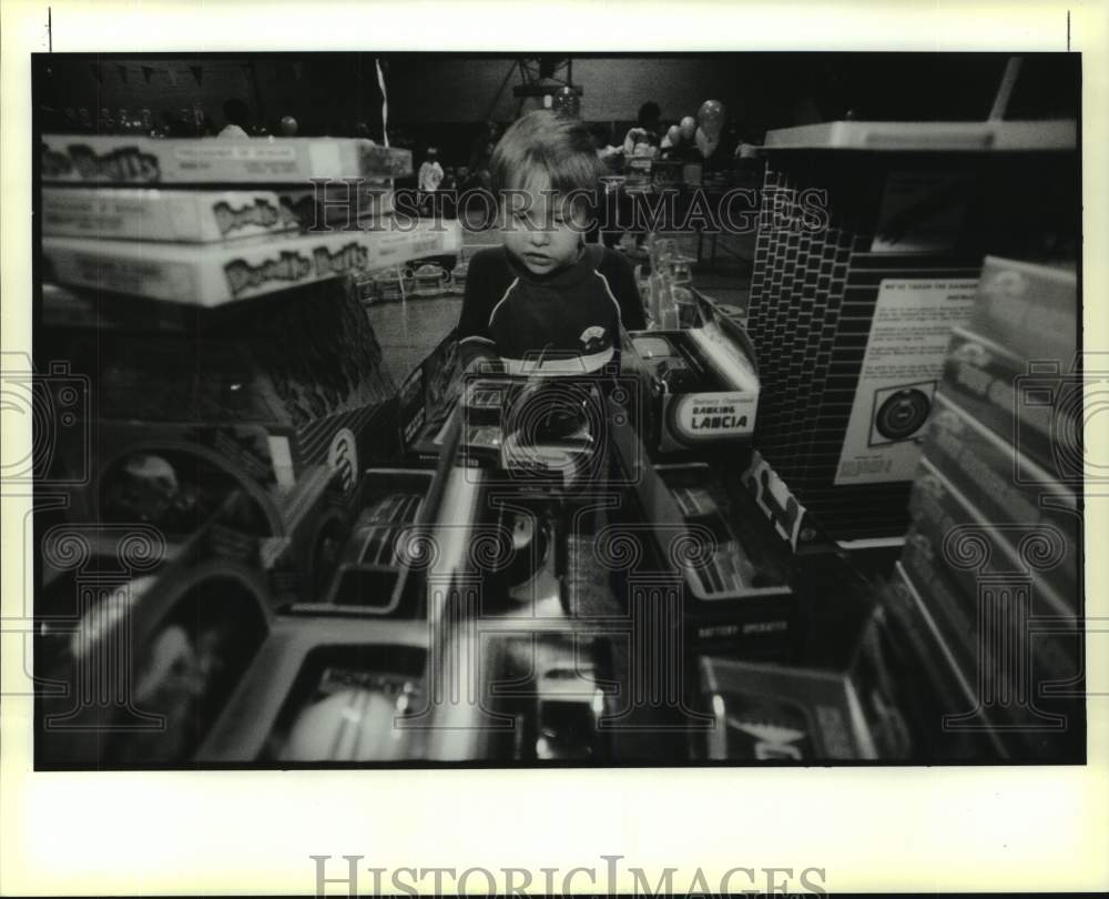 1990 Press Photo Shelton Berel  (7) at the Jefferson Parish Doll and Toy Fund - Historic Images