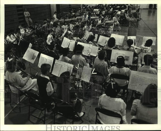 1988 Press Photo Karen Black leads the Jefferson Parish Honors bands - Historic Images