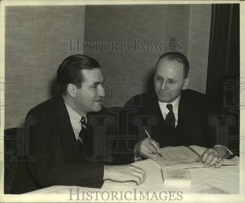 Press Photo Byron Hollinshead and Dr. Walter Eells at Junior Colleges convention - Historic Images