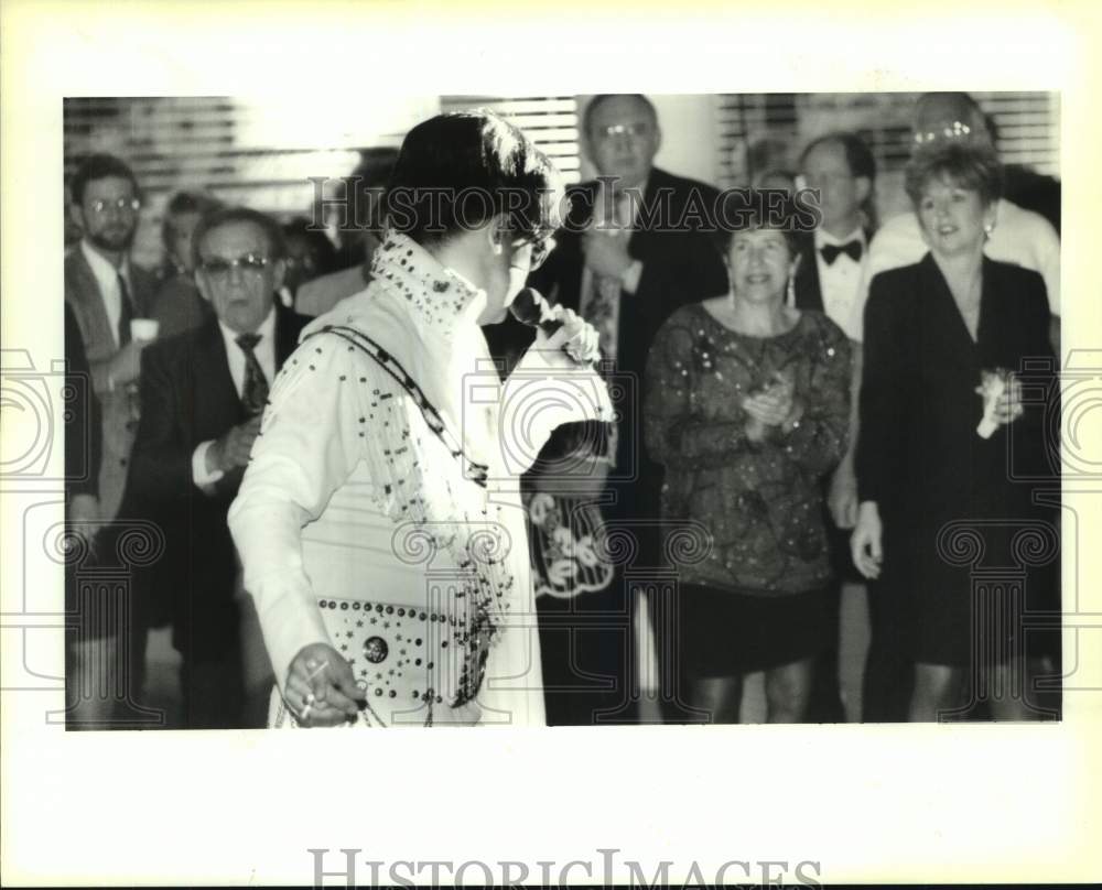 1995 Press Photo &quot;Elvis&quot; at the 2nd Annual Jefferson Dollar for Scholars Gala - Historic Images