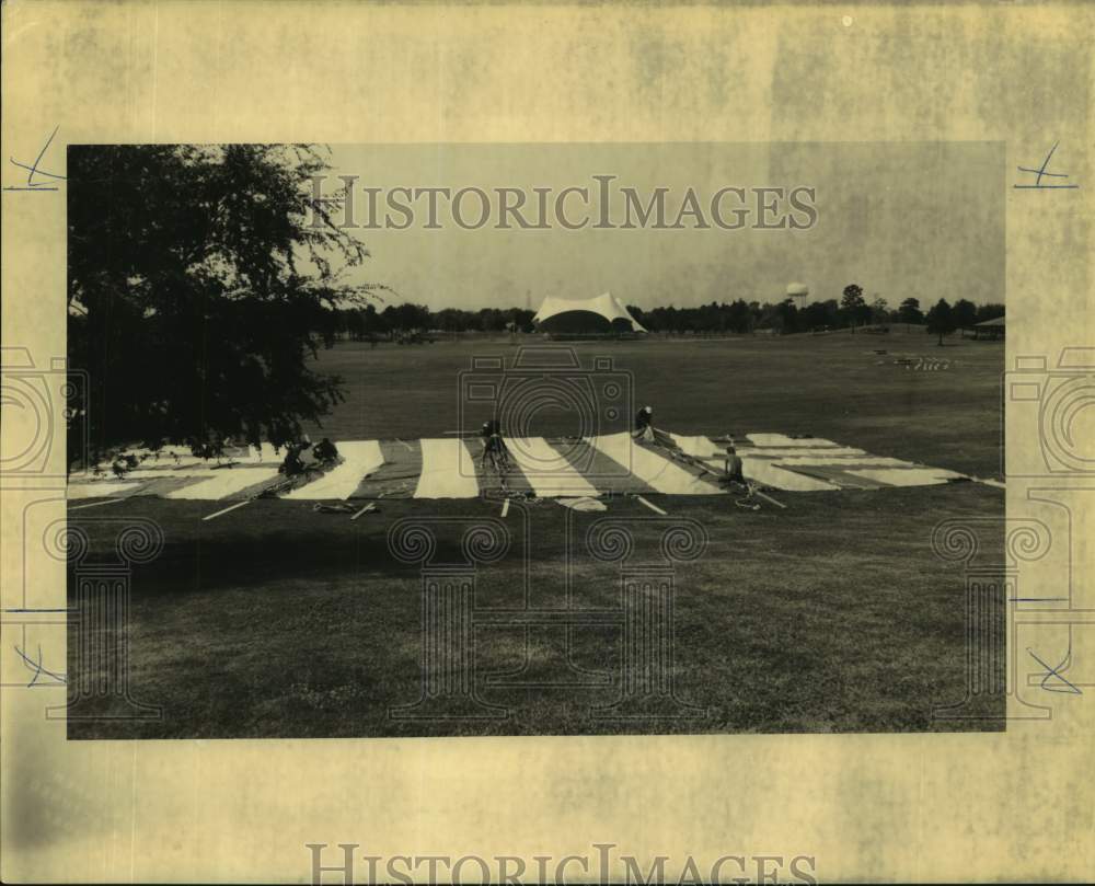 1994 Press Photo Jefferson Festival Preparations in Lafreniere Park in Metairie - Historic Images